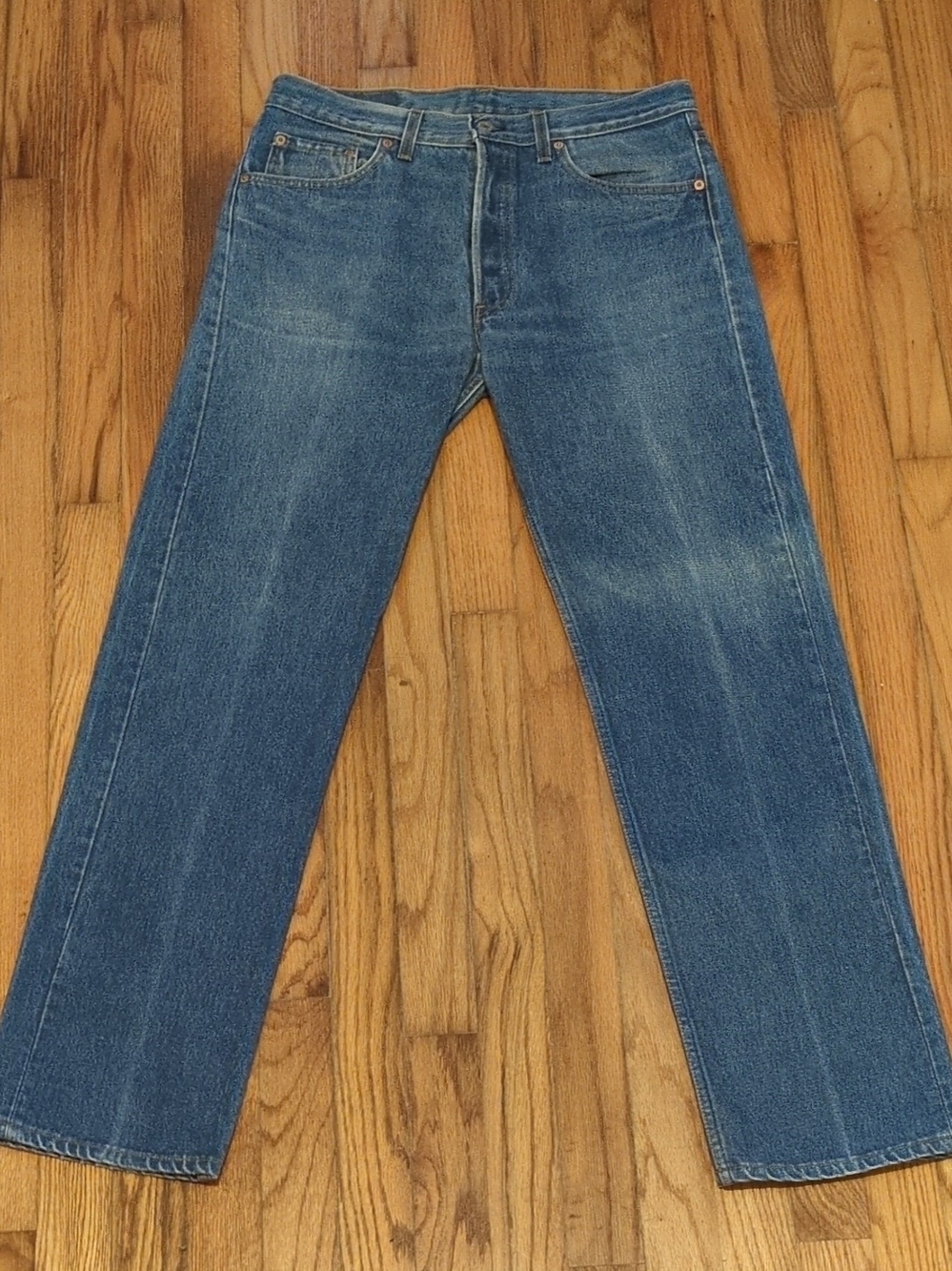 VTG Levi’s 501 Made in USA Medium Wash Faded Denim Button Fly Jeans 33x32 90s